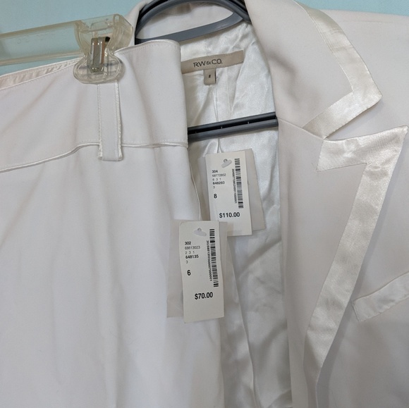 Jacket and pants suit - Picture 2 of 3